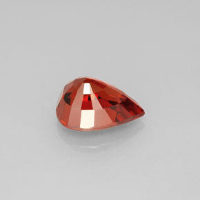 2.61カラットの天然レッドオレンジスペサルティンガーネット（9.3×7.1 mm・洋梨の形）