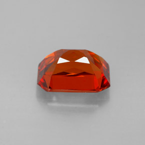 2.50カラットの天然マンダリンオレンジスペサルティンガーネット（8.5×6.4 mm・エメラルドカット）
