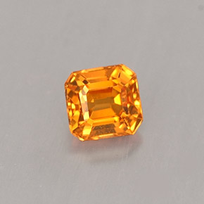 0.41カラットの天然マンダリンオレンジスペサルティンガーネット（3.9×3.7 mm・エメラルドカット）