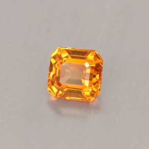 0.41カラットの天然マンダリンオレンジスペサルティンガーネット（3.9×3.7 mm・エメラルドカット）