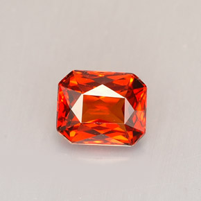 1.40カラットの天然マンダリンオレンジスペサルティンガーネット（6.5×5.4 mm・エメラルドカット）