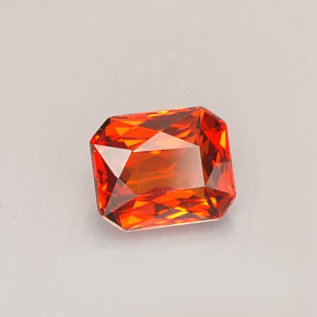 1.40カラットの天然マンダリンオレンジスペサルティンガーネット（6.5×5.4 mm・エメラルドカット）