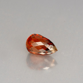 1.28カラットの天然マンダリンオレンジスペサルティンガーネット（7×4.4 mm・ブリオレット）