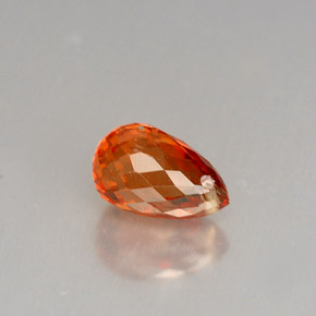 1.70カラットの天然マンダリンオレンジスペサルティンガーネット（7.7×4.7 mm・ブリオレット）