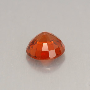 0.93カラットの天然マンダリンオレンジスペサルティンガーネット（5.57 mm・ラウンドカット）