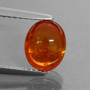 2.65カラットの天然マンダリンオレンジスペサルティンガーネット（8.2×6.5 mm・透明）
