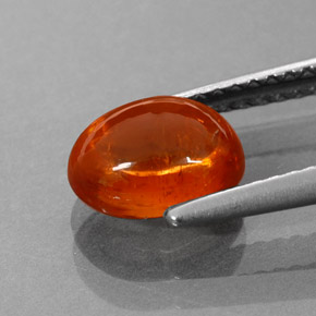 2.65カラットの天然マンダリンオレンジスペサルティンガーネット（8.2×6.5 mm・透明）