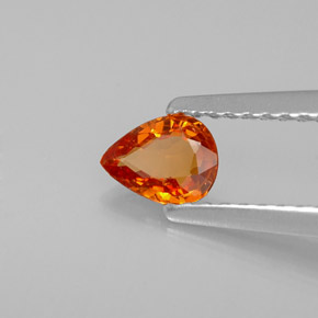 0.37カラットの天然マンダリンオレンジスペサルティンガーネット（5.3×4.1 mm・洋梨の形）