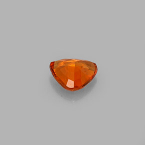 0.56カラットの天然マンダリンオレンジスペサルティンガーネット（5.1×5.1 mm・トリリアント）