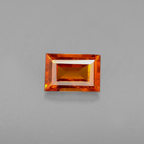 0.77カラットの天然マンダリンオレンジスペサルティンガーネット（6×4.1 mm・バゲット）