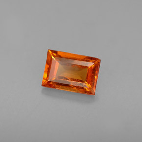 0.77カラットの天然マンダリンオレンジスペサルティンガーネット（6×4.1 mm・バゲット）