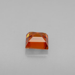 0.87カラットの天然レッドオレンジスペサルティンガーネット（4.9×4.8 mm・四角）