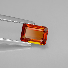 0.97カラットの天然レッドオレンジスペサルティンガーネット（6.8×4.7 mm・エメラルドカット）