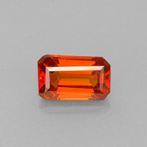 0.71カラットの天然レッドオレンジスペサルティンガーネット（6.1×3.8 mm・エメラルドカット）