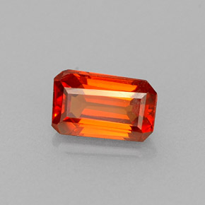 0.71カラットの天然レッドオレンジスペサルティンガーネット（6.1×3.8 mm・エメラルドカット）