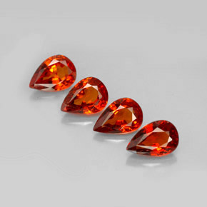 カラットの天然レッドオレンジスペサルティンガーネット（4.8×3.2 mm・洋梨の形）