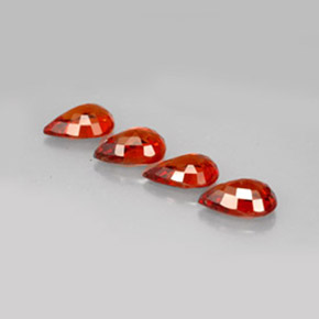 カラットの天然レッドオレンジスペサルティンガーネット（4.8×3.2 mm・洋梨の形）