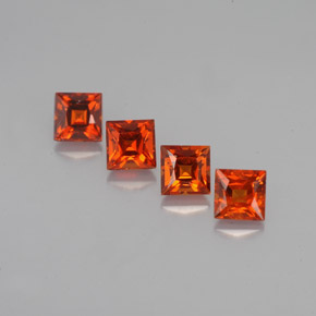 カラットの天然マンダリンオレンジスペサルティンガーネット（3.3×3.3 mm・四角）
