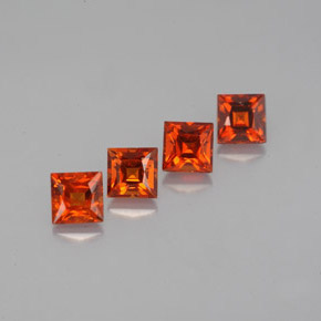カラットの天然マンダリンオレンジスペサルティンガーネット（3.3×3.3 mm・四角）