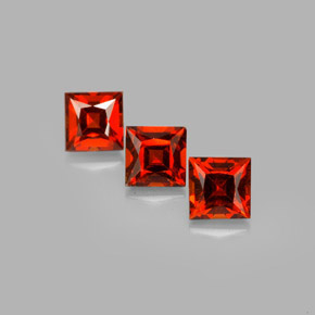 カラットの天然レッドオレンジスペサルティンガーネット（4.2×4.1 mm・四角）