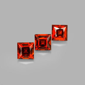 カラットの天然レッドオレンジスペサルティンガーネット（4.2×4.1 mm・四角）