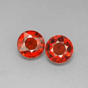 カラットの天然レッドオレンジスペサルティンガーネット（5.46 mm・ラウンドカット）
