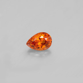 0.58カラットの天然マンダリンオレンジスペサルティンガーネット（5.9×4.1 mm・洋梨の形）
