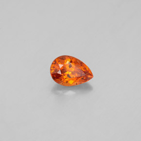 0.58カラットの天然マンダリンオレンジスペサルティンガーネット（5.9×4.1 mm・洋梨の形）