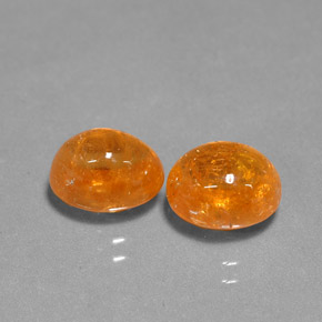 カラットの天然マンダリンオレンジスペサルティンガーネット（8.6×6.7 mm・オーバルカット）