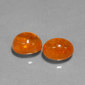 カラットの天然マンダリンオレンジスペサルティンガーネット（8.2×6.4 mm・オーバルカット）