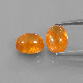 カラットの天然マンダリンオレンジスペサルティンガーネット（8.2×6.3 mm・透明）