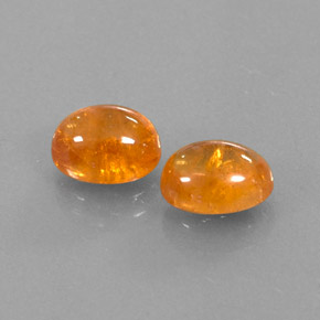 カラットの天然マンダリンオレンジスペサルティンガーネット（8.2×6.3 mm・透明）