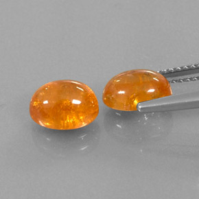 カラットの天然マンダリンオレンジスペサルティンガーネット（8.2×6.3 mm・透明）