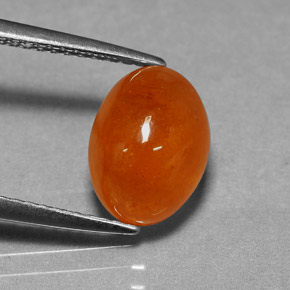 4.74カラットの天然マンダリンオレンジスペサルティンガーネット（10.2×7.5 mm・オーバルカット）