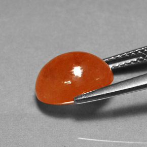 4.74カラットの天然マンダリンオレンジスペサルティンガーネット（10.2×7.5 mm・オーバルカット）
