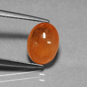 3.15カラットの天然マンダリンオレンジスペサルティンガーネット（9.1×6.8 mm・オーバルカット）
