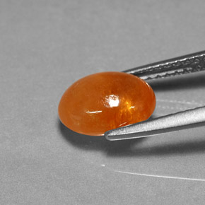 3.15カラットの天然マンダリンオレンジスペサルティンガーネット（9.1×6.8 mm・オーバルカット）