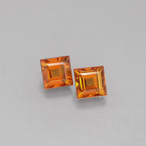 カラットの天然マンダリンオレンジスペサルティンガーネット（4.1×4.1 mm・四角）