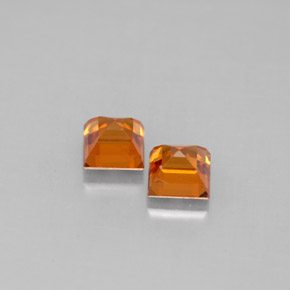 カラットの天然マンダリンオレンジスペサルティンガーネット（4.1×4.1 mm・四角）