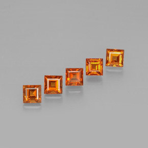 カラットの天然マンダリンオレンジスペサルティンガーネット（4×3.9 mm・四角）
