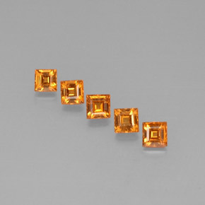 カラットの天然マンダリンオレンジスペサルティンガーネット（3.3×3.3 mm・四角）