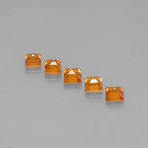 カラットの天然マンダリンオレンジスペサルティンガーネット（3.3×3.3 mm・四角）