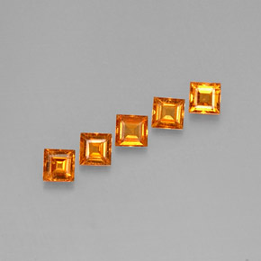 カラットの天然マンダリンオレンジスペサルティンガーネット（3.3×3.3 mm・四角）