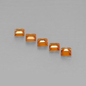 カラットの天然マンダリンオレンジスペサルティンガーネット（3.3×3.3 mm・四角）