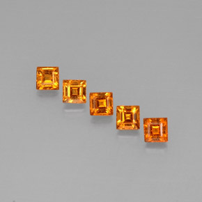 カラットの天然マンダリンオレンジスペサルティンガーネット（3.3×3.2 mm・四角）