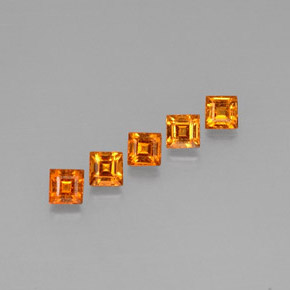 カラットの天然マンダリンオレンジスペサルティンガーネット（3.3×3.2 mm・四角）
