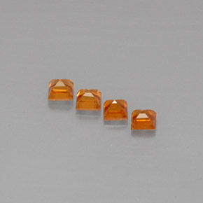 カラットの天然マンダリンオレンジスペサルティンガーネット（3.3×3.3 mm・四角）