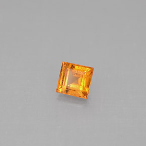 0.39カラットの天然ゴールデンオレンジスペサルティンガーネット（3.8×3.7 mm・四角）