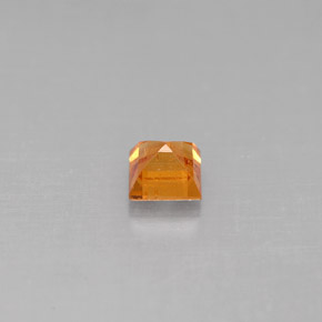 0.39カラットの天然ゴールデンオレンジスペサルティンガーネット（3.8×3.7 mm・四角）