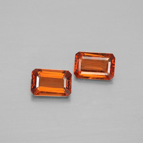カラットの天然マンダリンオレンジスペサルティンガーネット（6×4 mm・エメラルドカット）